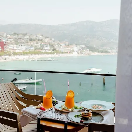 Rea Boutique Himare